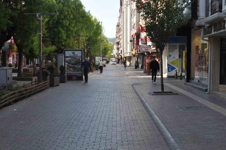 Vatandaşlar Oy Kullanmaya Gidince Çarşı Sokakları Sessizliğe Büründü