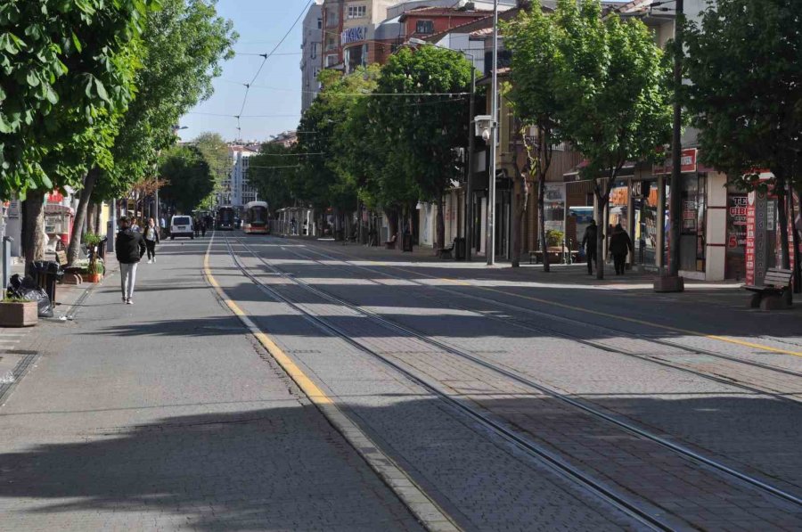 Vatandaşlar Oy Kullanmaya Gidince Çarşı Sokakları Sessizliğe Büründü