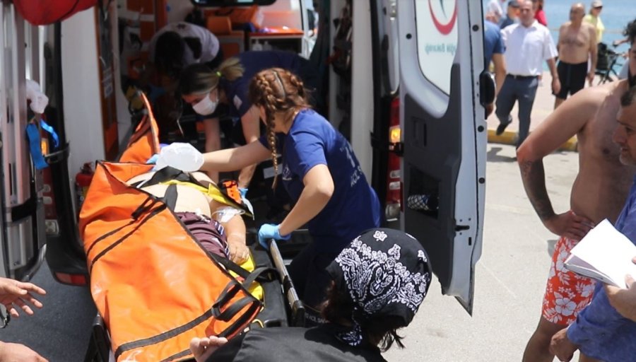 Boğulma Tehlikesi Geçiren Yaşlı Adam Kalp Masajıyla Hayata Tutundu