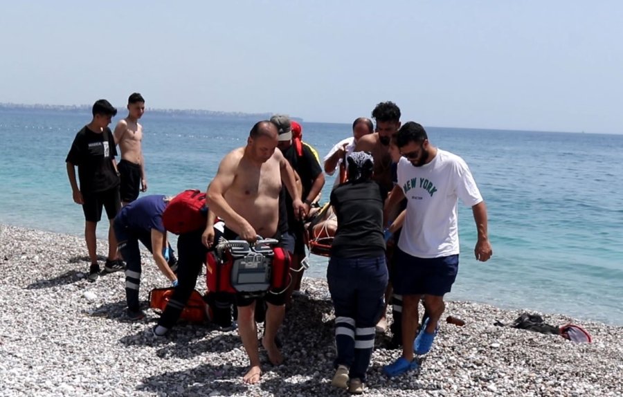 Boğulma Tehlikesi Geçiren Yaşlı Adam Kalp Masajıyla Hayata Tutundu