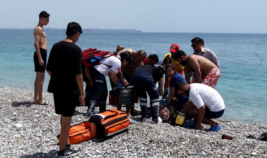 Boğulma Tehlikesi Geçiren Yaşlı Adam Kalp Masajıyla Hayata Tutundu