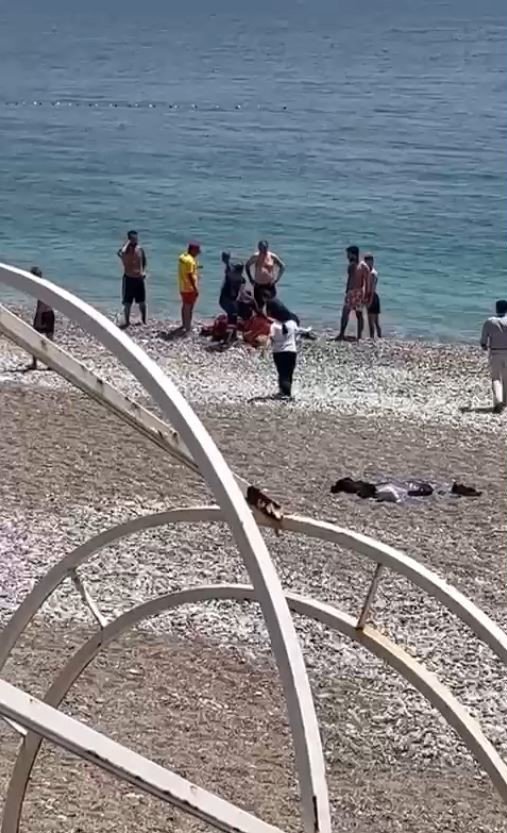 Boğulma Tehlikesi Geçiren Yaşlı Adam Kalp Masajıyla Hayata Tutundu