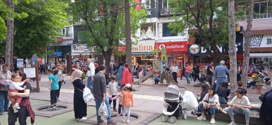 Seçim Tatilini Fırsat Bilip Doyasıya Eğlendiler