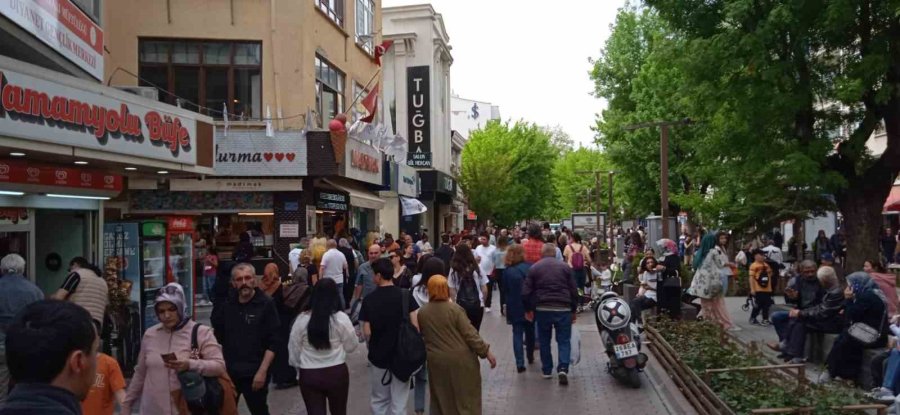 Seçim Tatilini Fırsat Bilip Doyasıya Eğlendiler