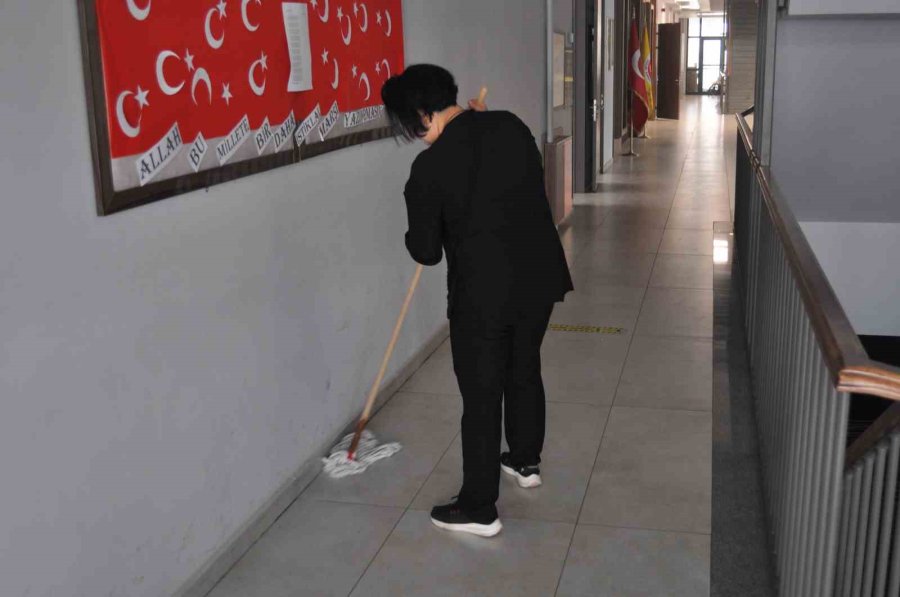 Sınıflar Ders İşlemek İçin Hazır Hale Getirildi