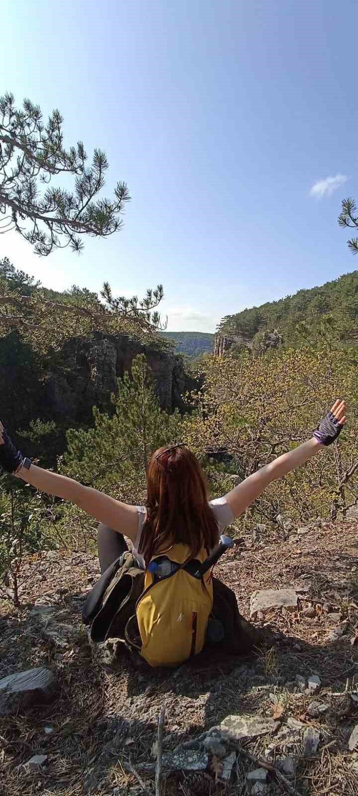 Doğa Tutkunları Beşikderesi Şelalesi’nde Yürüyüşle Hafta Sonlarını Değerlendirdi