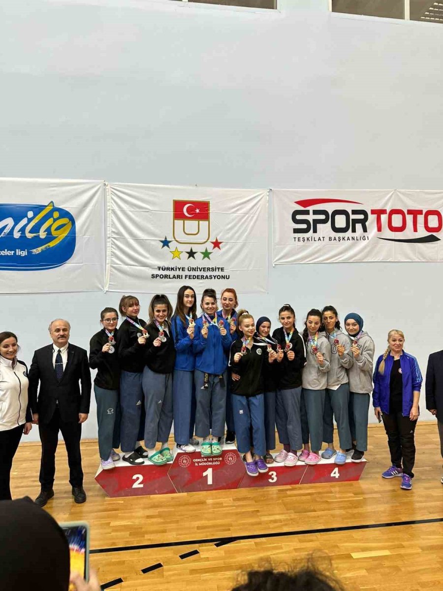 Eskişehirli ‘altın Kız’ Milli Tekvandocu Gülsena Karakuyulu Yine Zirvede