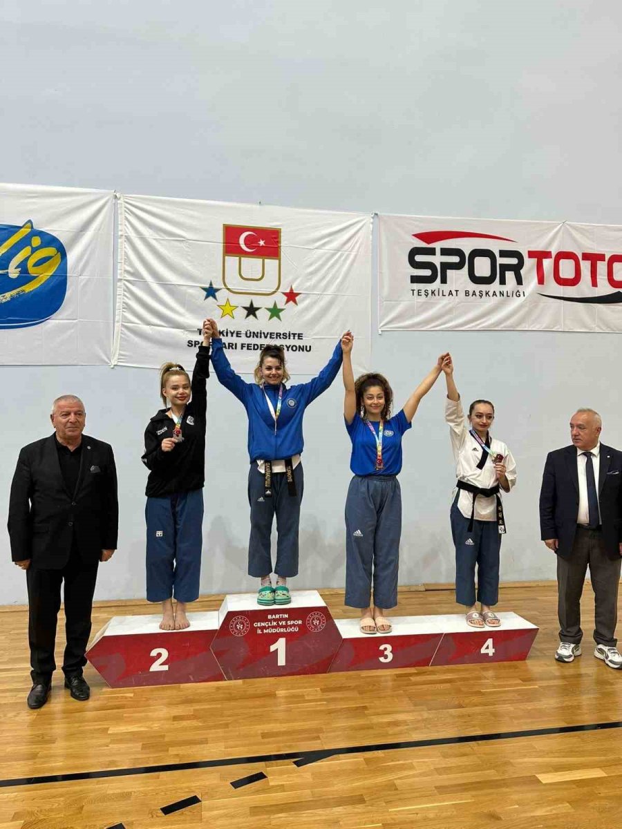 Eskişehirli ‘altın Kız’ Milli Tekvandocu Gülsena Karakuyulu Yine Zirvede