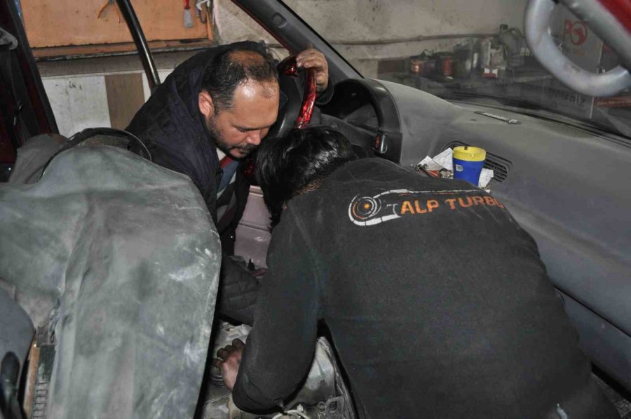 Uzun Yol Öncesi Araç Bakımı Yaptırmayan Kurtarıcıyla Geri Dönüyor