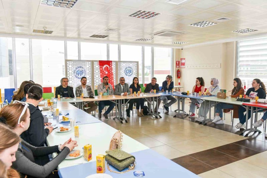 Rektör Gavgalı, Kmü’ye Misafir Olan Yabancı Öğrencilerle Buluştu