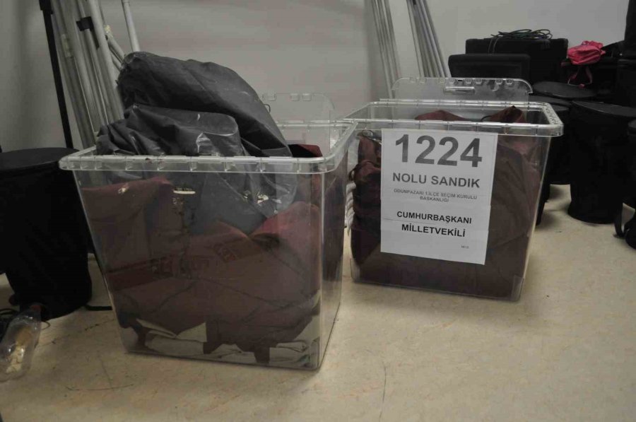 Sınıflar Ders İşlemek İçin Hazır Hale Getirildi