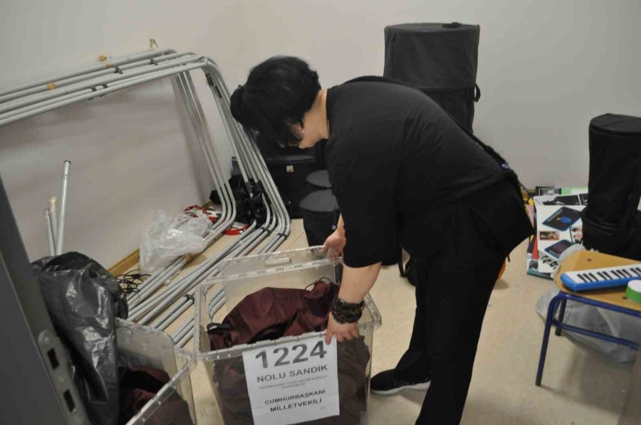 Sınıflar Ders İşlemek İçin Hazır Hale Getirildi