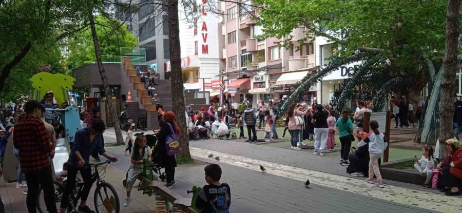 Seçim Tatilini Fırsat Bilip Doyasıya Eğlendiler