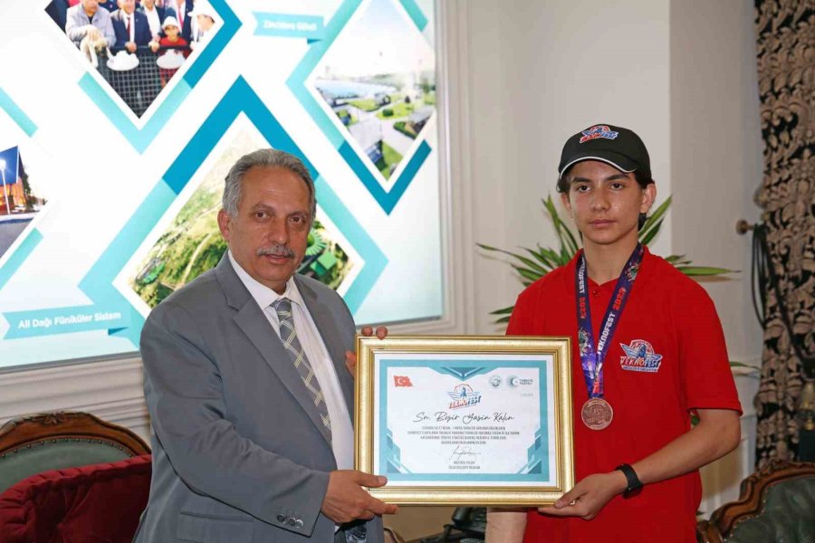 Başkan Yalçın’dan Teknofest Öğrencilerine Ödül