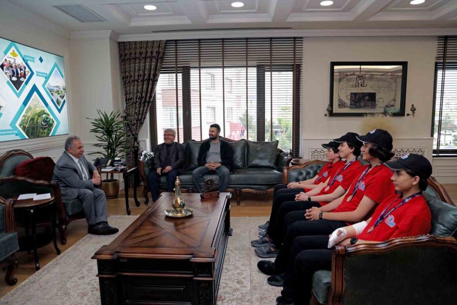 Başkan Yalçın’dan Teknofest Öğrencilerine Ödül