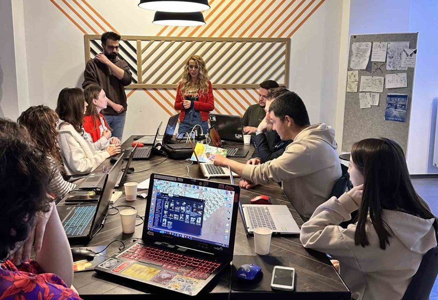 19 Mayıs Temalı Kolaj Atölyesi Düzenlendi