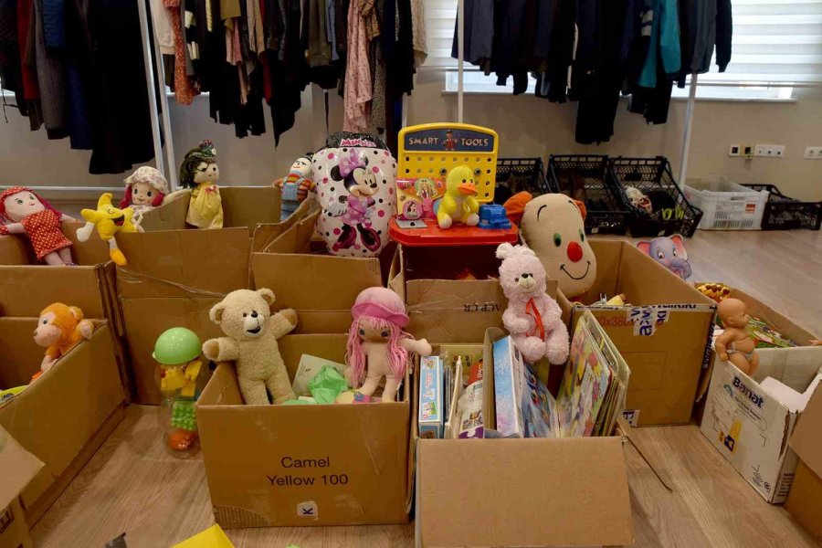 Depremzedelerin Yaraları Dayanışmayla Sarılıyor