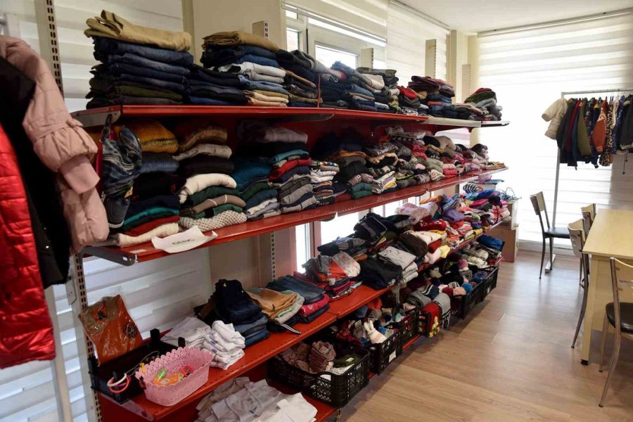 Depremzedelerin Yaraları Dayanışmayla Sarılıyor