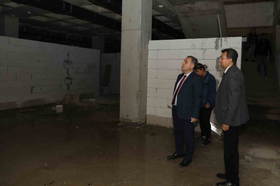 Rektör Altun, Erü Acil Ek Binasının Birinci Etap İnşaatında İncelemelerde Bulundu
