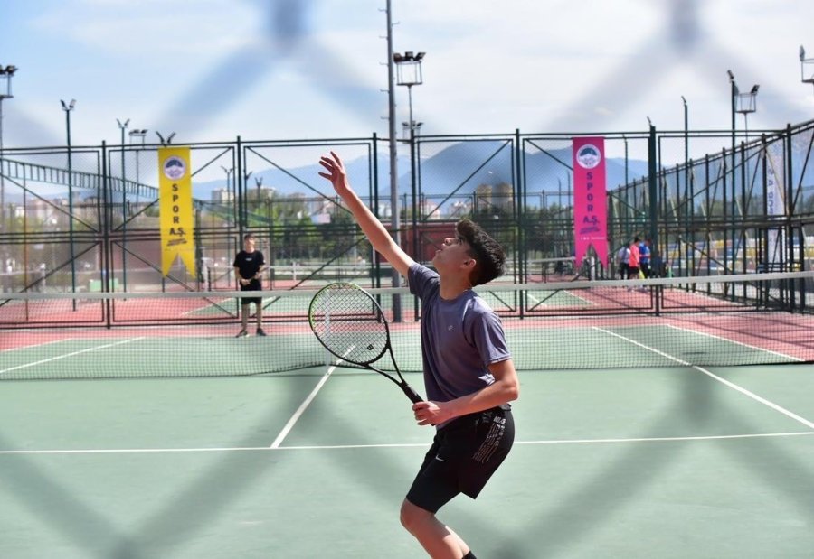 Kayseri’de 19 Mayıs Gençlikkupası Tenis Turnuvası Tamamlandı