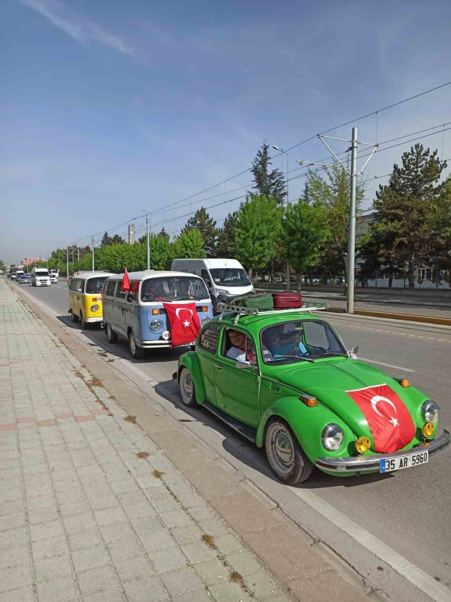 Askerlik Hayali Kuran 19 Özel Bireylere Vosvoslarla Türk Bayraklı Konvoy