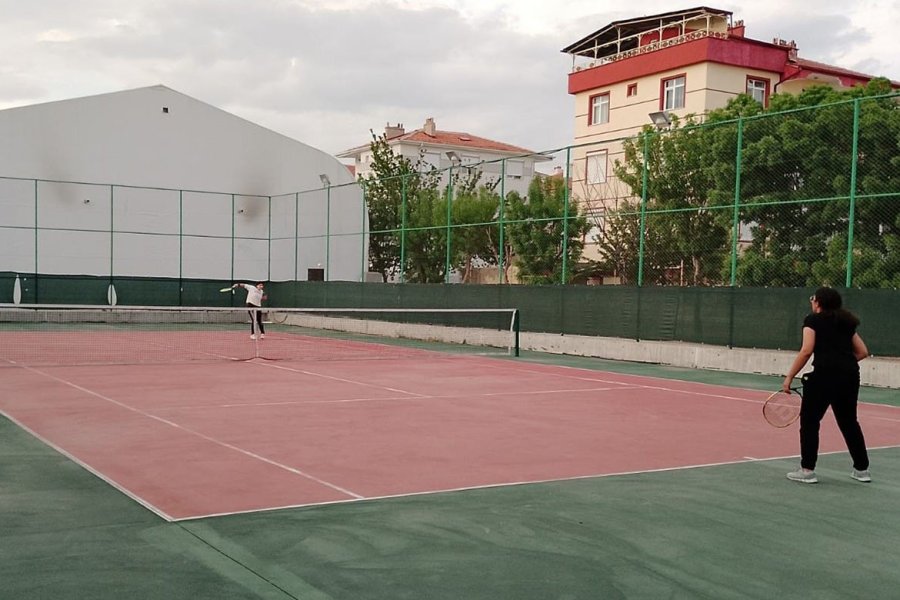 Karaman’da Gençlik Haftası Tenis Müsabakaları Sona Erdi