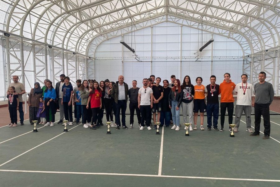Karaman’da Gençlik Haftası Tenis Müsabakaları Sona Erdi