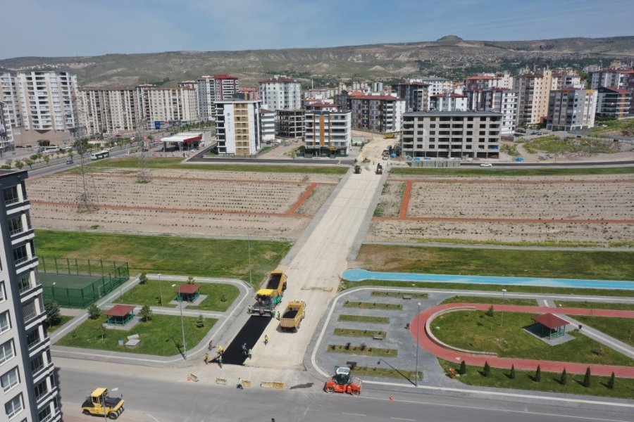 Kocasinan’da Sezonun İlk Asfaltı Döküldü