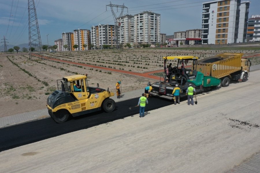 Kocasinan’da Sezonun İlk Asfaltı Döküldü