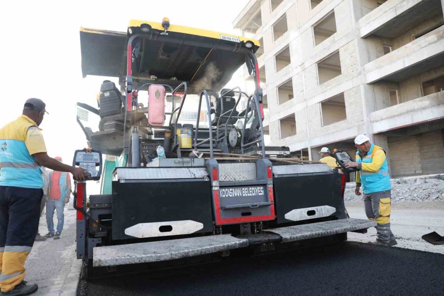 Kocasinan’da Sezonun İlk Asfaltı Döküldü