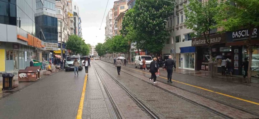 Kuvvetli Yağmura Vatandaşlar Hazırlıksız Yakalandı