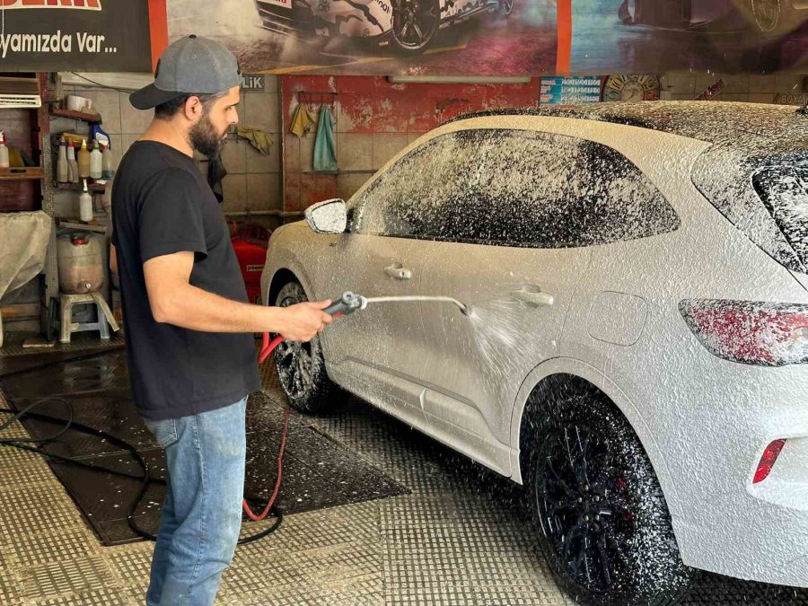 Sıcaklık Arttı Oto Yıkamacılarda İşler Açıldı