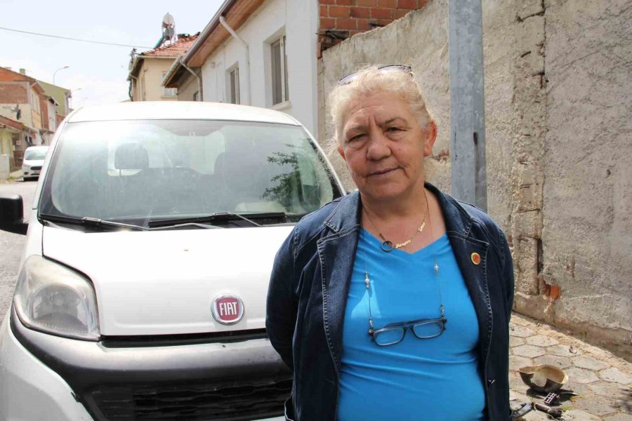 Yıldırım Düşen Mahalledeki 100 Evde Beyaz Eşyalar Kullanılamaz Hale Geldi