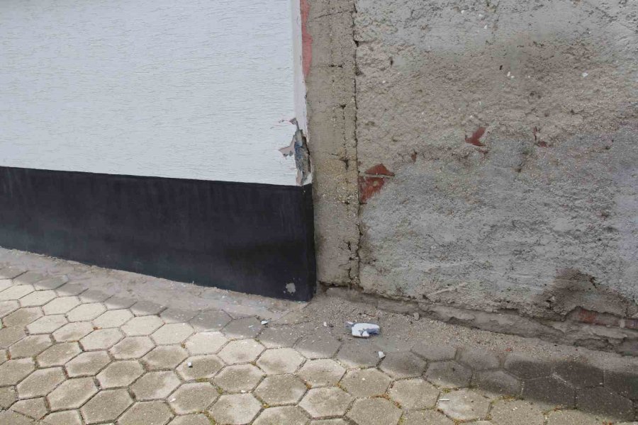 Yıldırım Düşen Mahalledeki 100 Evde Beyaz Eşyalar Kullanılamaz Hale Geldi