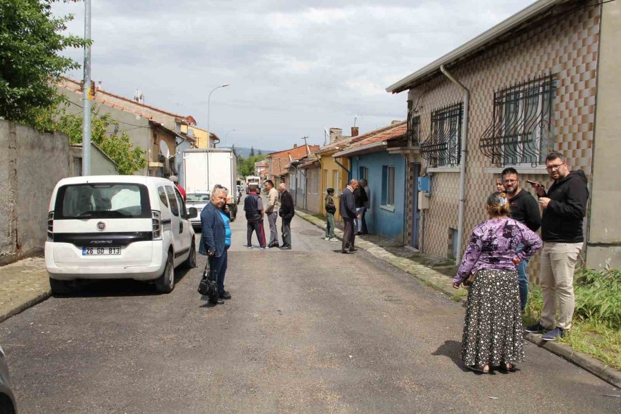 Yıldırım Düşen Mahalledeki 100 Evde Beyaz Eşyalar Kullanılamaz Hale Geldi