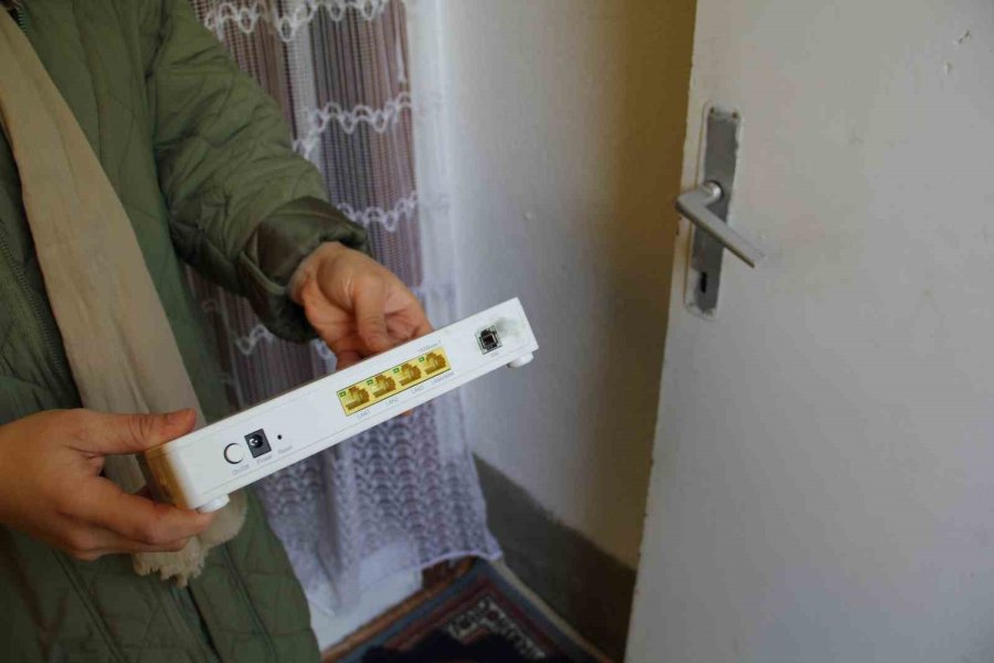 Yıldırım Düşen Mahalledeki 100 Evde Beyaz Eşyalar Kullanılamaz Hale Geldi