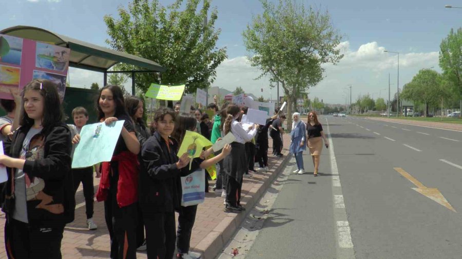Ortaokul Öğrencilerinden ‘çevreye Duyarlılık’ Yürüyüşü