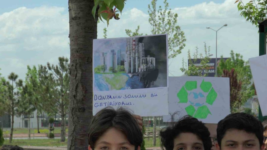 Ortaokul Öğrencilerinden ‘çevreye Duyarlılık’ Yürüyüşü