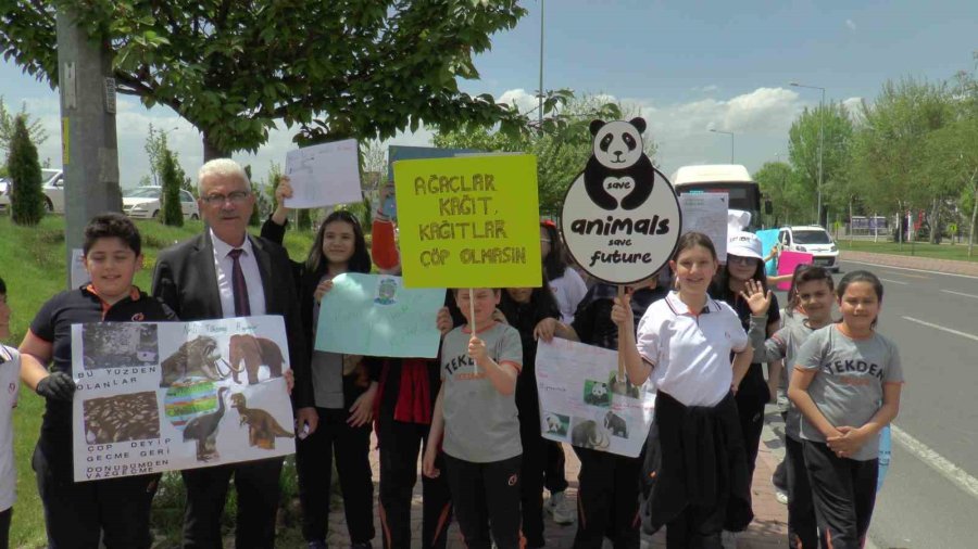 Ortaokul Öğrencilerinden ‘çevreye Duyarlılık’ Yürüyüşü