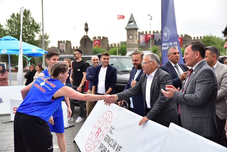 3x3 Basketbol Müsabakaları Nefes Kesti
