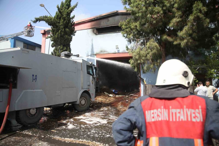 Mersin Serbest Bölgesi’ndeki Yangın Kontrol Altına Alındı