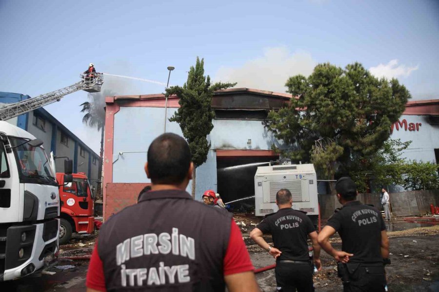 Mersin Serbest Bölgesi’ndeki Yangın Kontrol Altına Alındı
