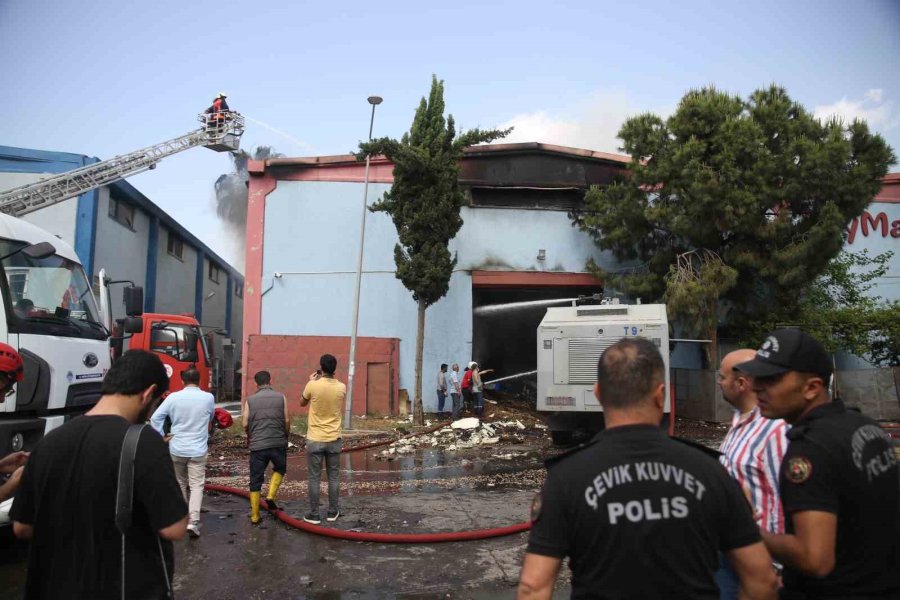 Mersin Serbest Bölgesi’ndeki Yangın Kontrol Altına Alındı