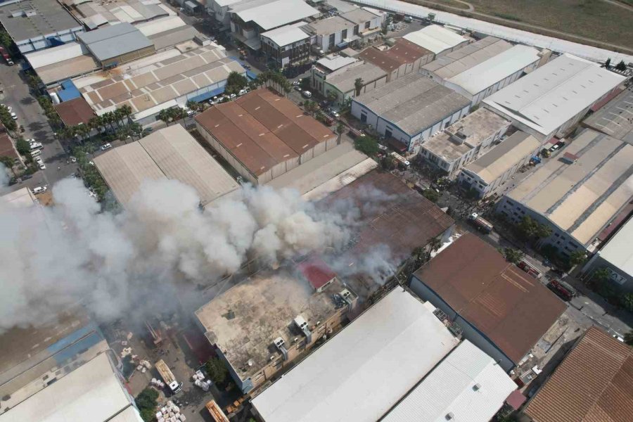 Mersin Serbest Bölgesi’ndeki Yangın Kontrol Altına Alındı