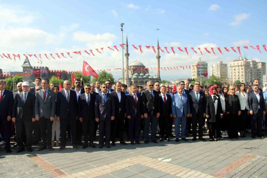 Gençlik Ve Spor İl Müdürü Kabakcı: "mesele Memleketse Yaşımız 19"