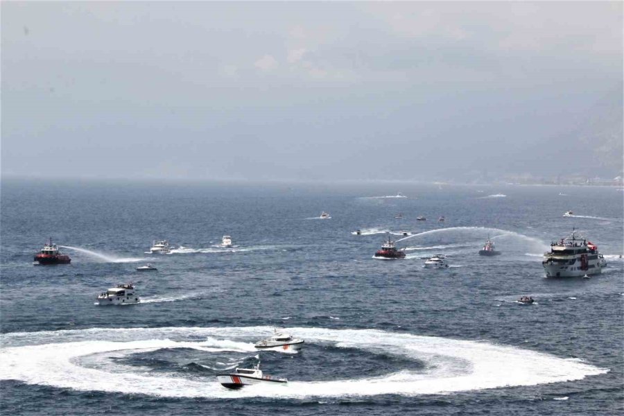 Antalya 19 Mayıs’ı Denizde Kutladı