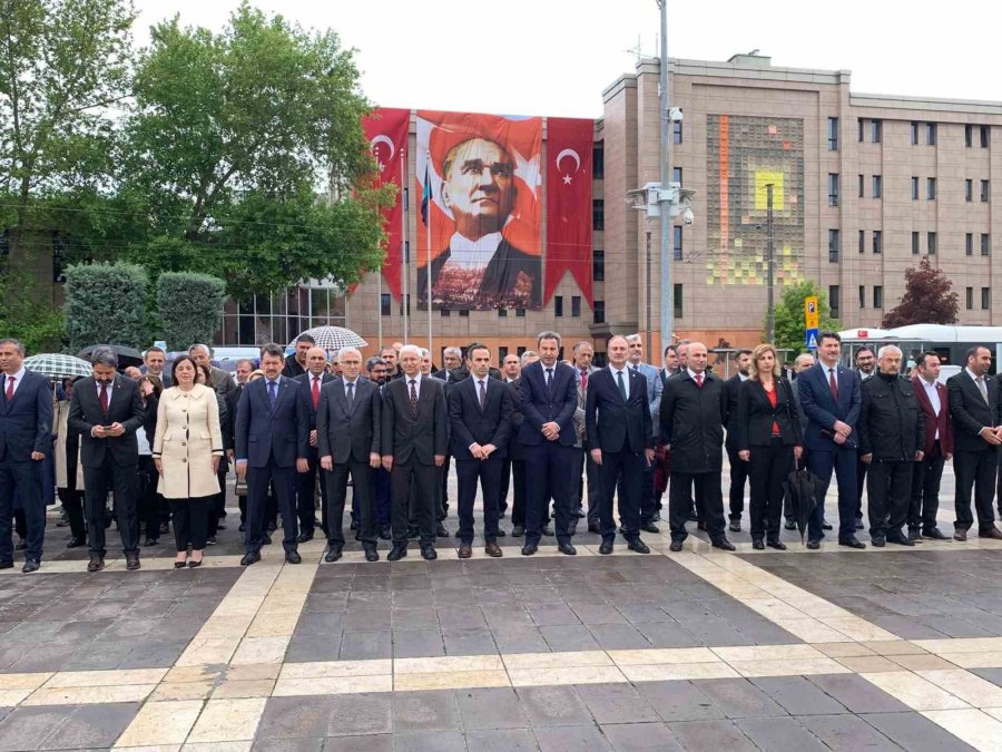 19 Mayıs Kutlamaları Çelenk Sunma Merasimiyle Başladı