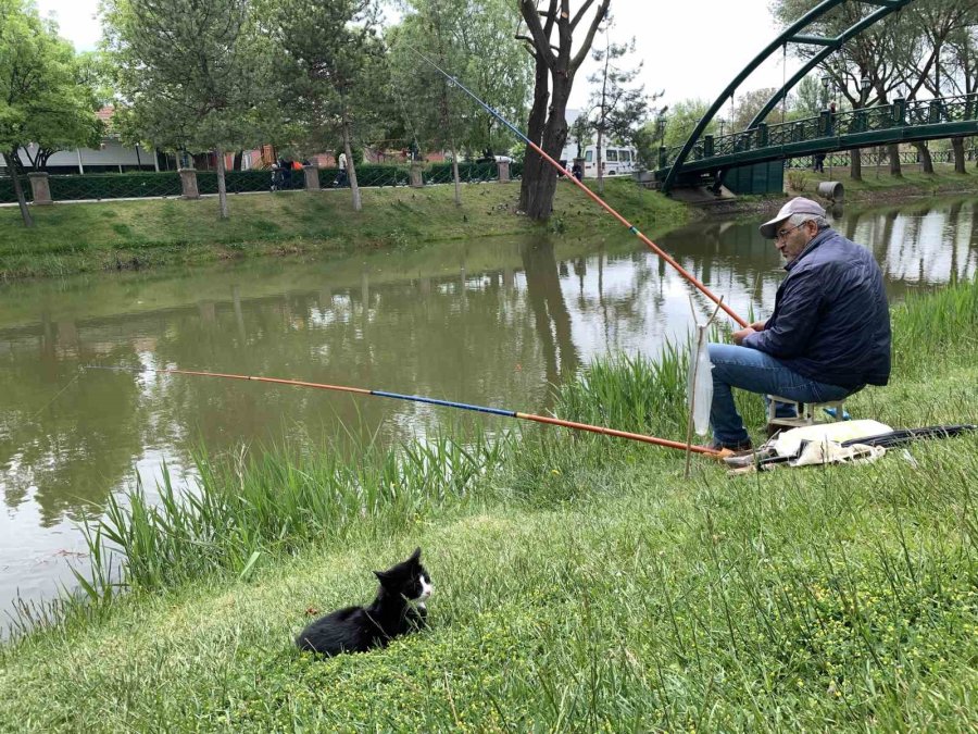 Sağanaktan Dolayı Tatilde Parklar Boş Kaldı
