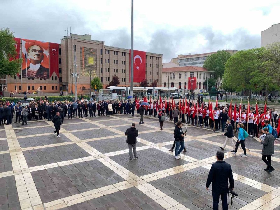 19 Mayıs Kutlamaları Çelenk Sunma Merasimiyle Başladı