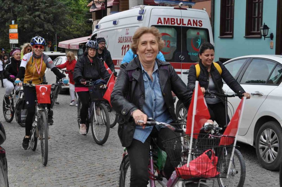 19 Mayıs Gençlik Ve Spor Bayramı’nı Pedal Çevirerek Kutladılar